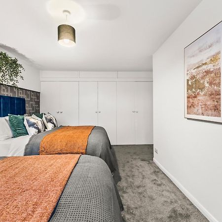 Elegant Retreat In Cheltenham - Garden & Parking Included Eksteriør bilde