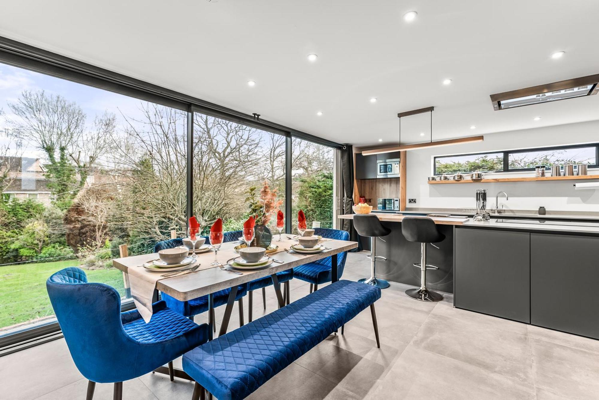 Elegant Retreat In Cheltenham - Garden & Parking Included Eksteriør bilde