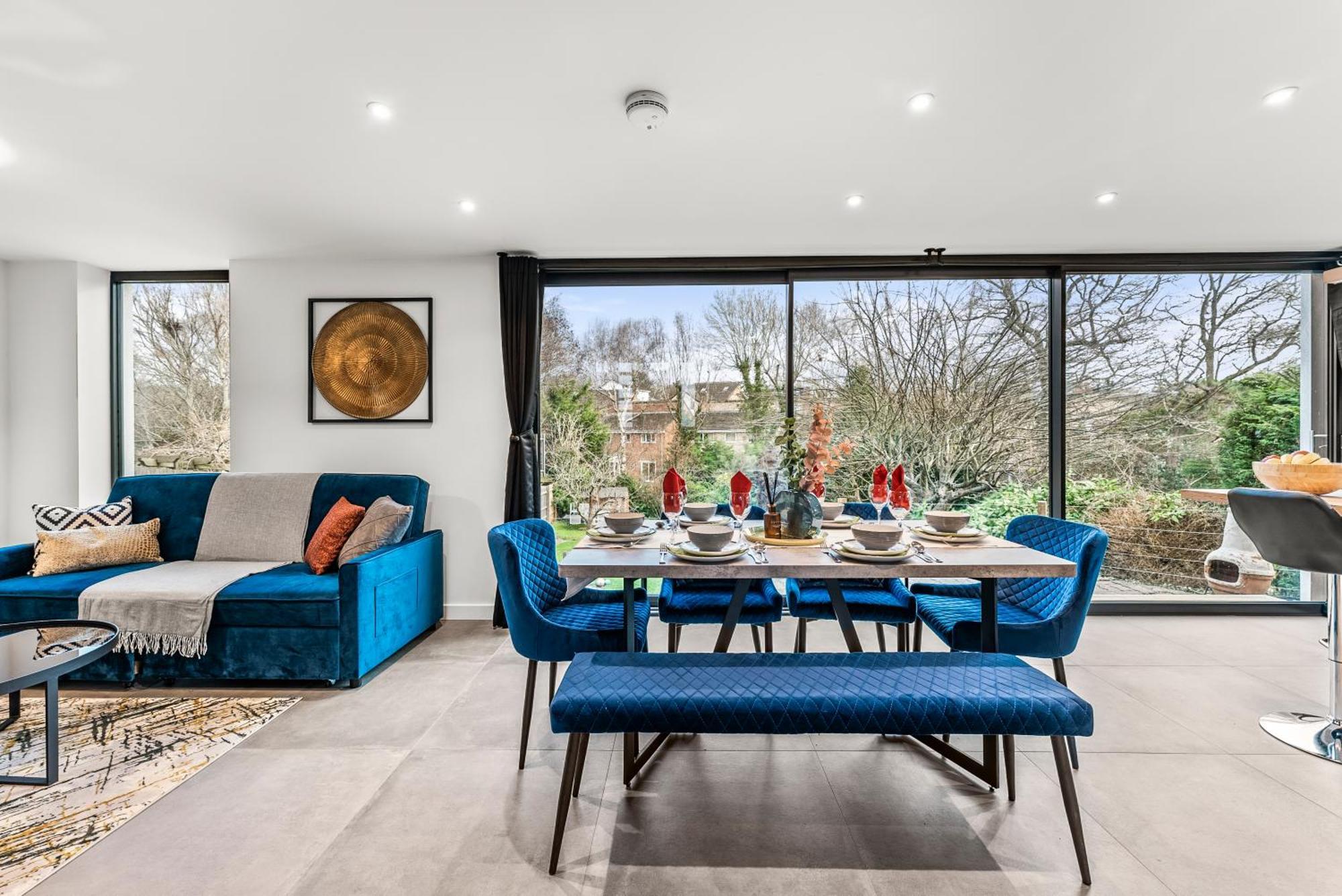 Elegant Retreat In Cheltenham - Garden & Parking Included Eksteriør bilde