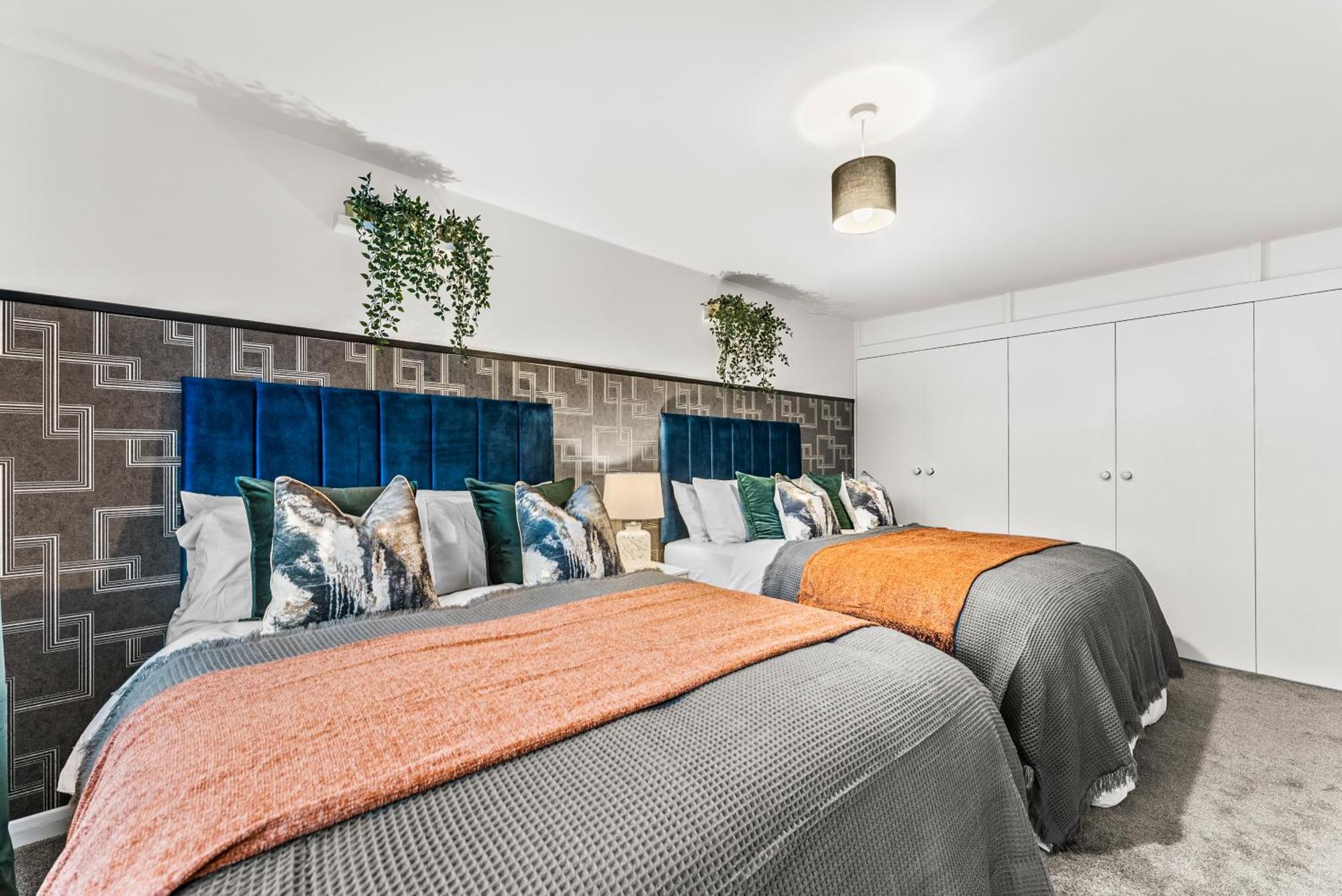 Elegant Retreat In Cheltenham - Garden & Parking Included Eksteriør bilde