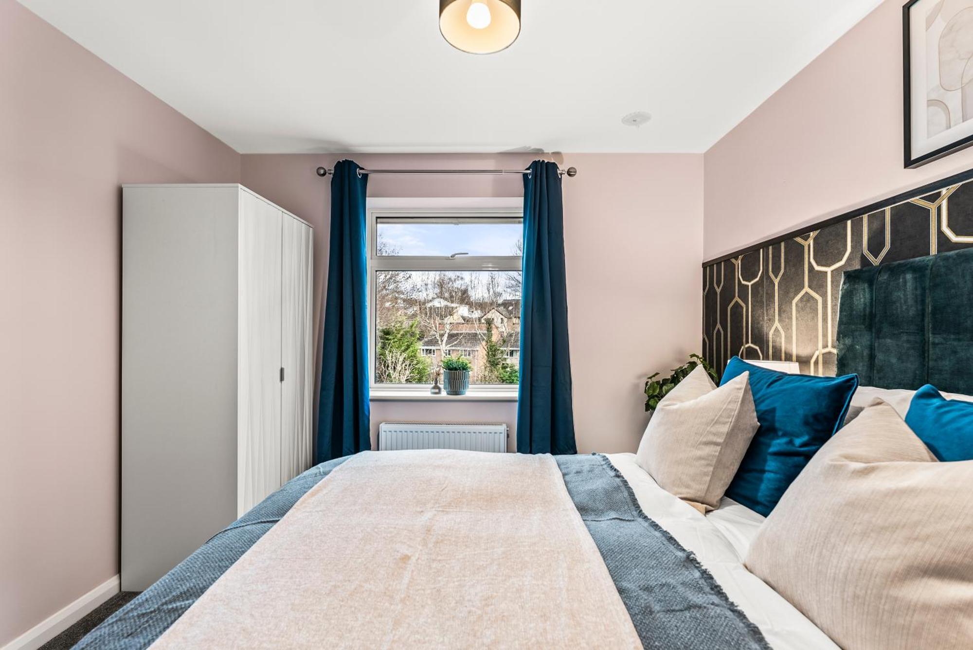 Elegant Retreat In Cheltenham - Garden & Parking Included Eksteriør bilde