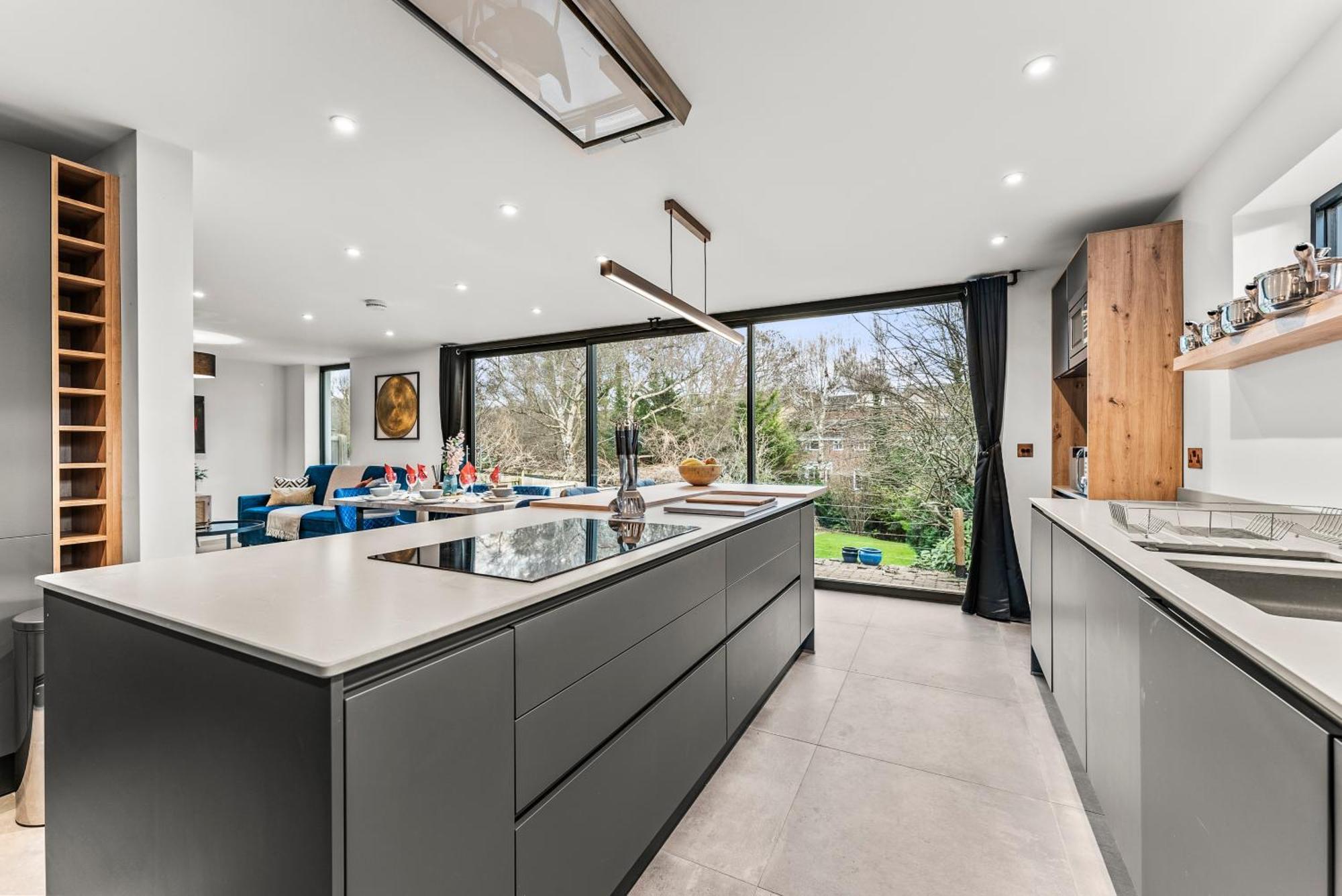 Elegant Retreat In Cheltenham - Garden & Parking Included Eksteriør bilde