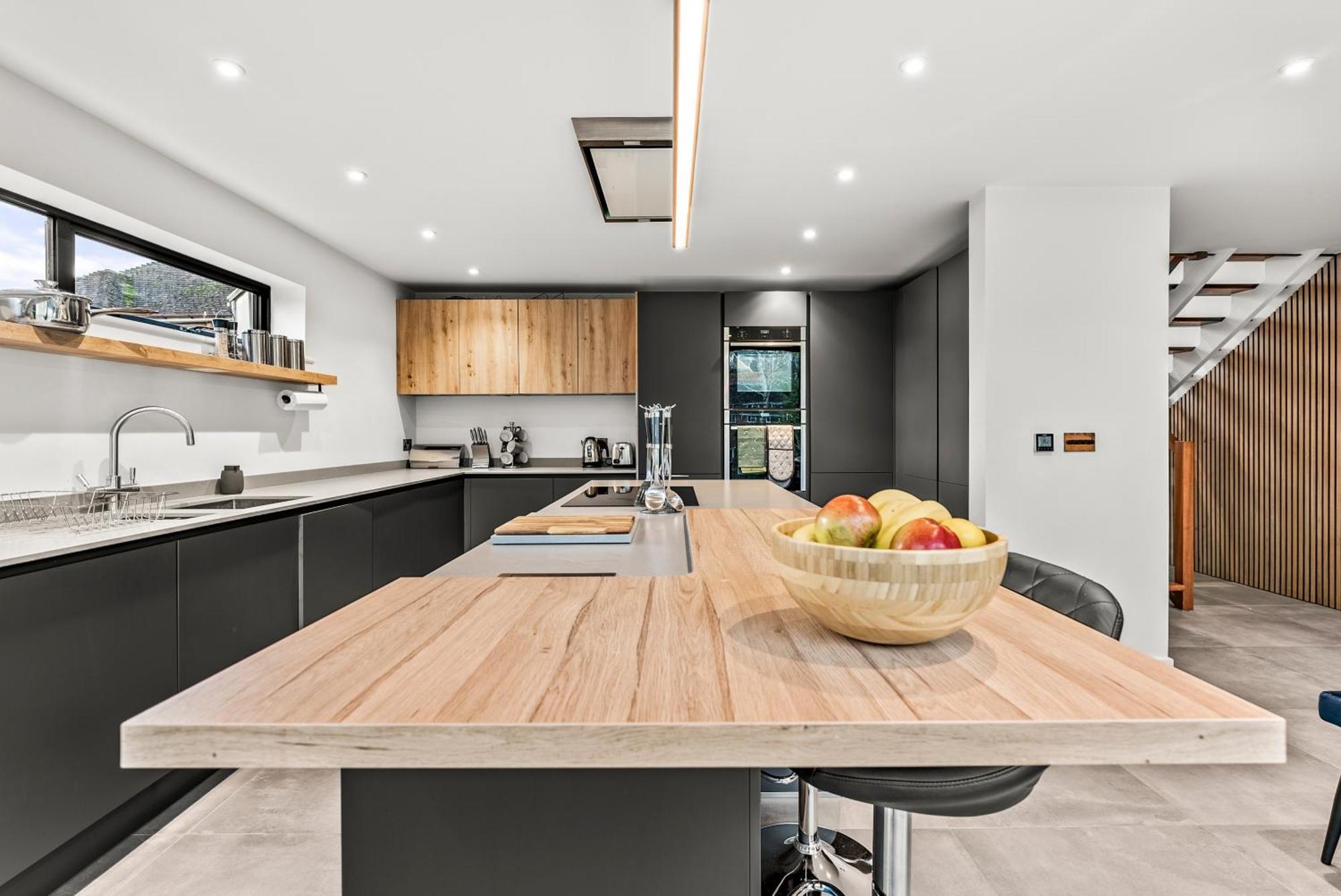 Elegant Retreat In Cheltenham - Garden & Parking Included Eksteriør bilde
