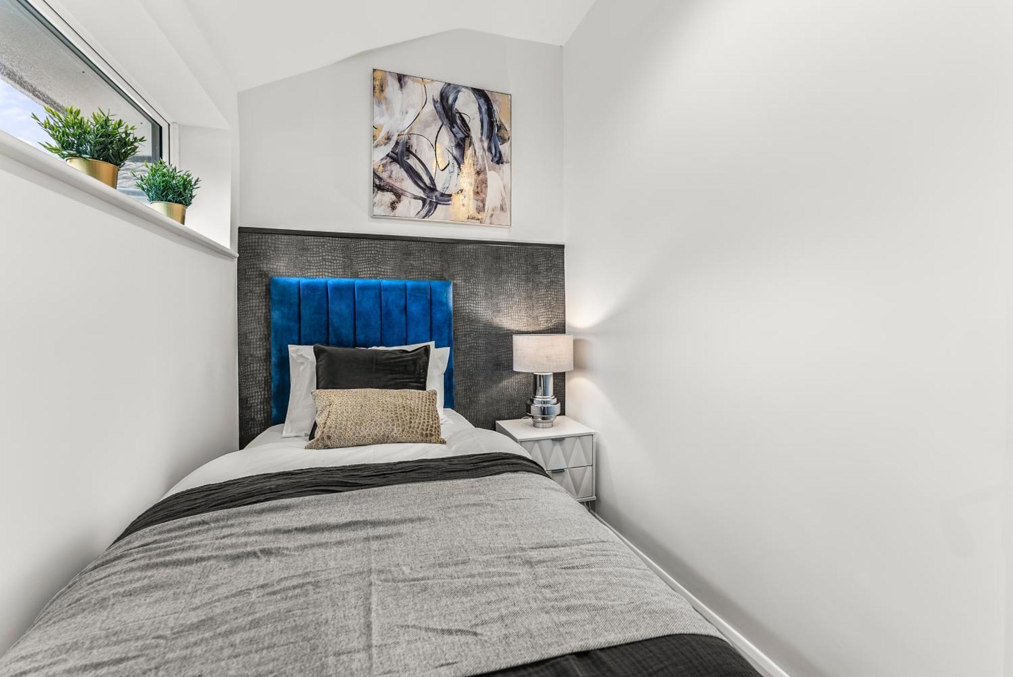 Elegant Retreat In Cheltenham - Garden & Parking Included Eksteriør bilde