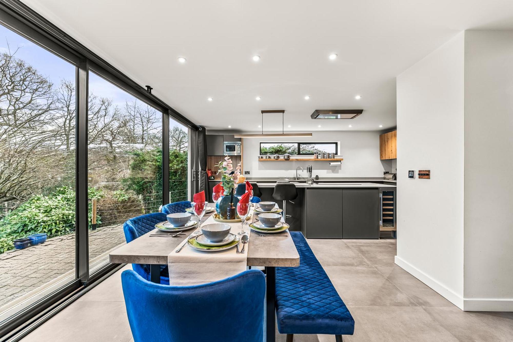 Elegant Retreat In Cheltenham - Garden & Parking Included Eksteriør bilde