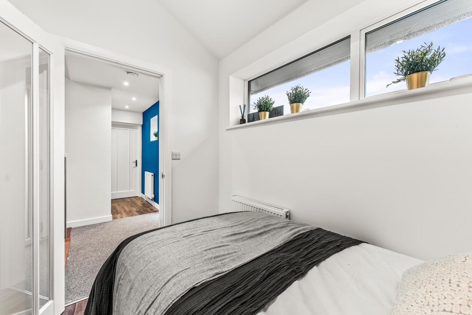 Elegant Retreat In Cheltenham - Garden & Parking Included Eksteriør bilde