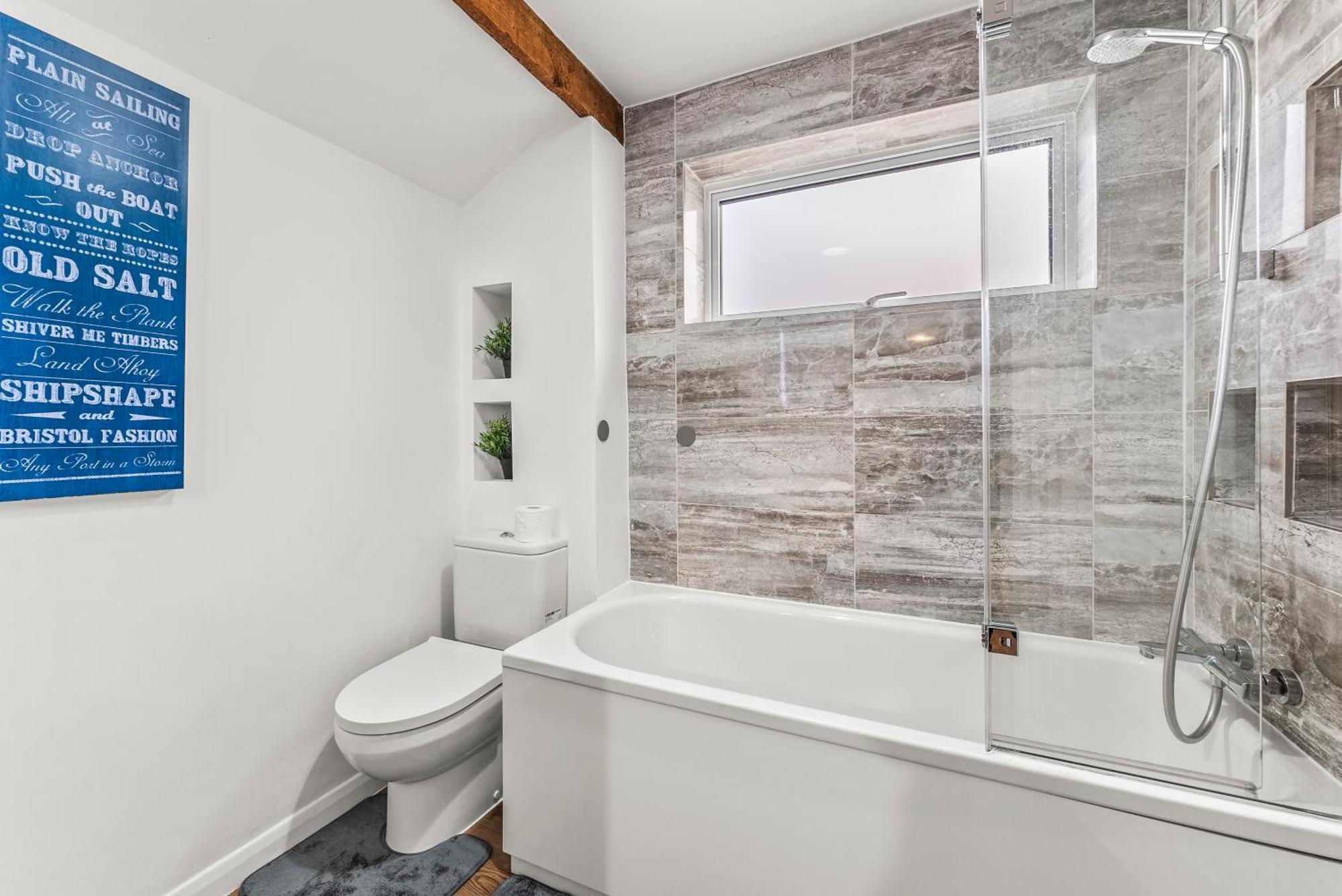 Elegant Retreat In Cheltenham - Garden & Parking Included Eksteriør bilde