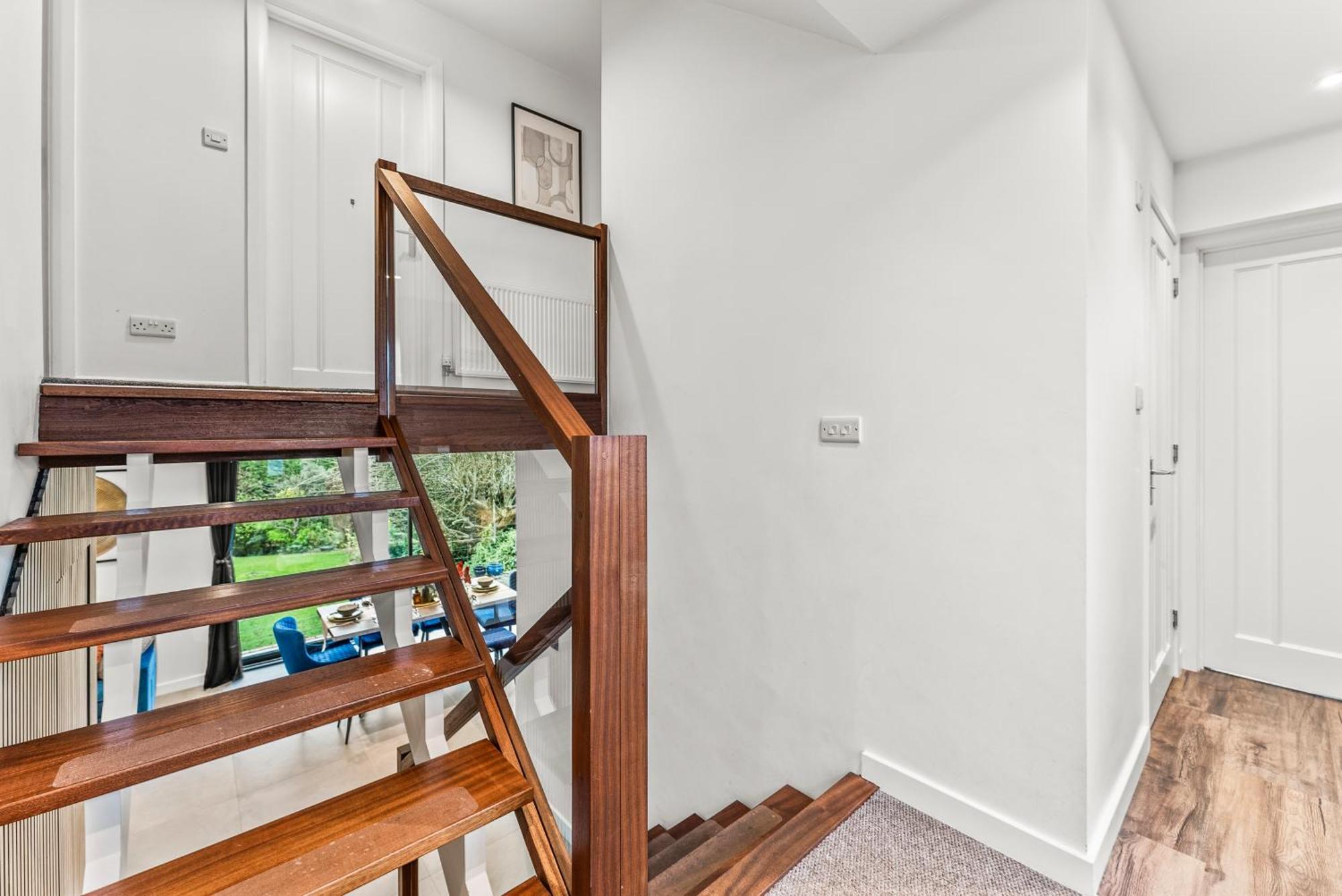 Elegant Retreat In Cheltenham - Garden & Parking Included Eksteriør bilde