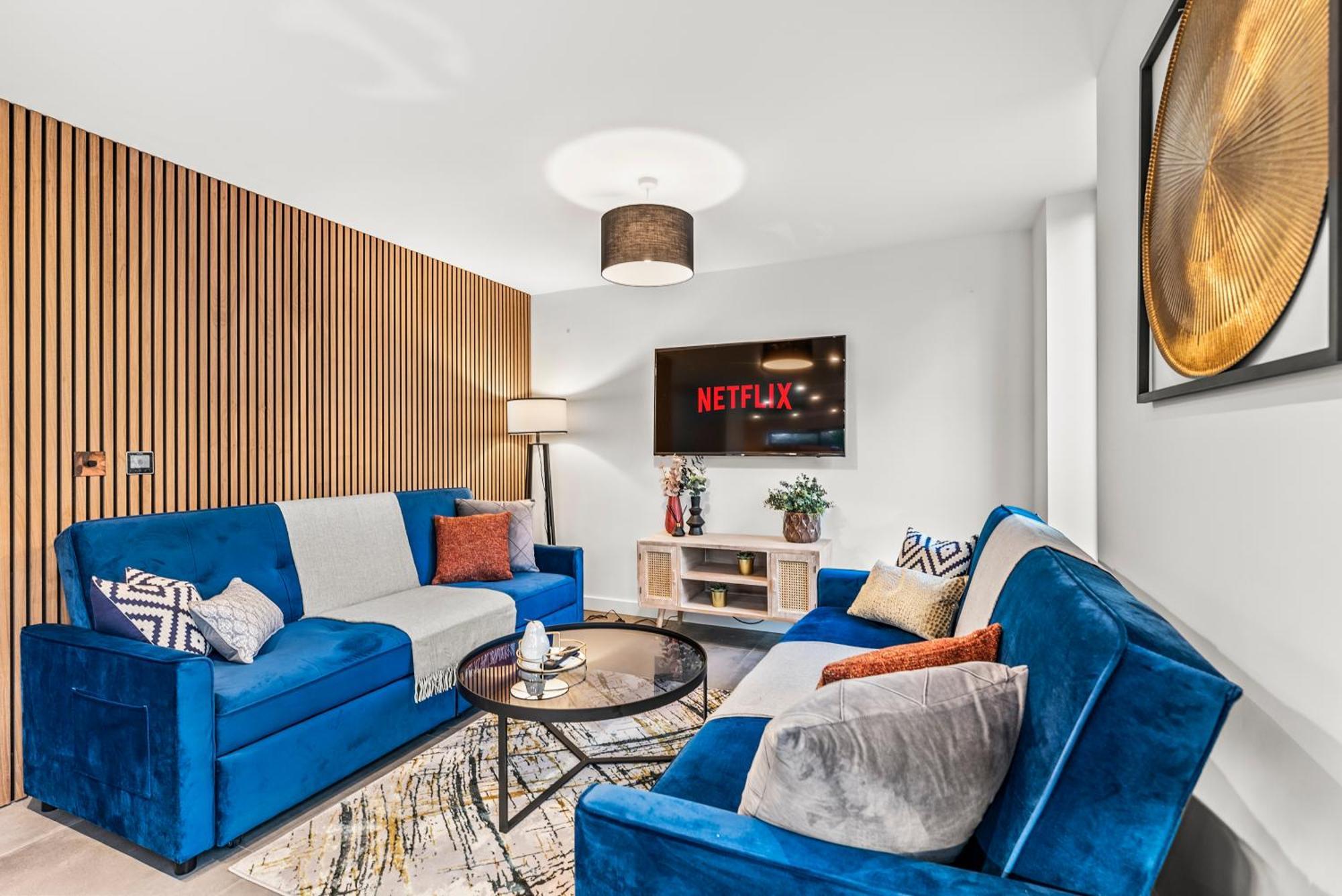 Elegant Retreat In Cheltenham - Garden & Parking Included Eksteriør bilde